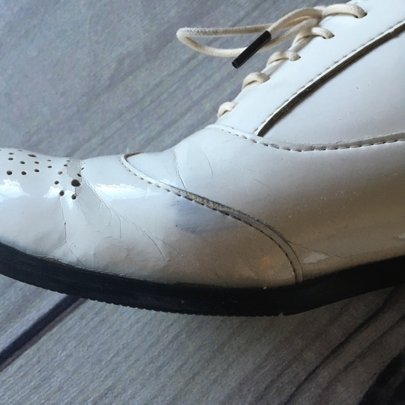 ★SOLD★White Shoes - Picture 5 of 11